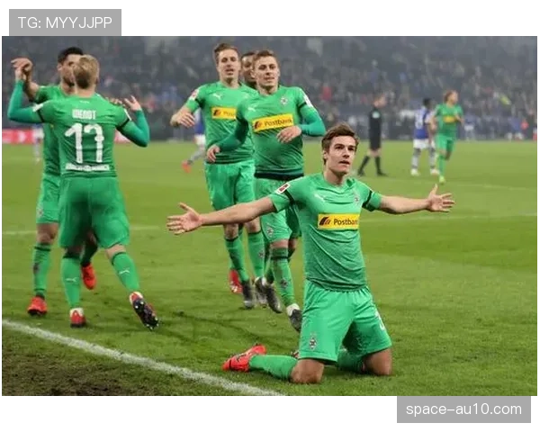 沙尔克04 0-0 门兴格拉德巴赫，矿工门将多次神扑保住一分